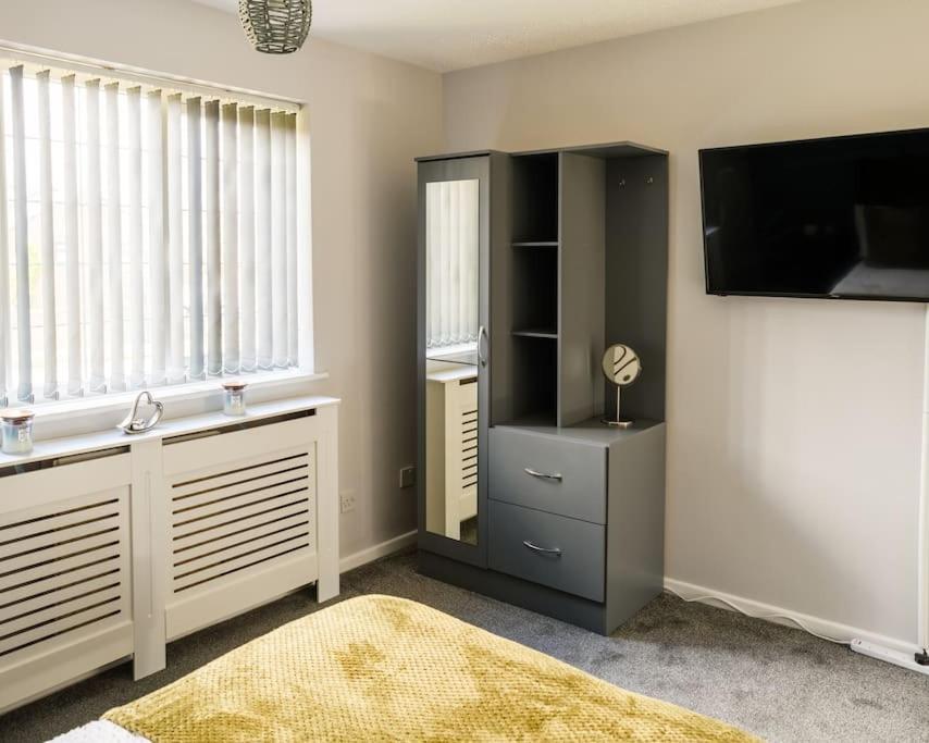 Stylish Two-bed House Sleep Up-to 6 Holiday home *