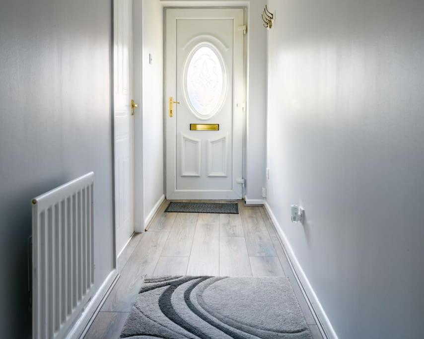Stylish Two-bed House Sleep Up-to 6 *