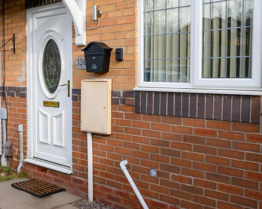 Stylish Two-bed House Sleep Up-to 6 Holiday home Birmingham
