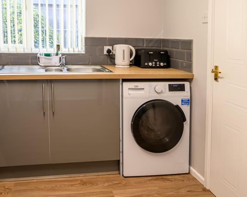 Stylish Two-bed House Sleep Up-to 6 *